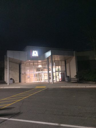 The Meridian Mall starts to close on a Monday night.