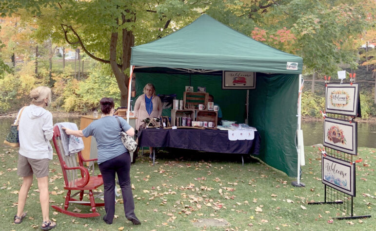 Grand Ledge Chamber of Commerce ended its farmers market season with a Fall Festival on Saturday, Oct. 10. This festival gave small businesses the opportunity to sell products successfully while growing and gaining a customer base.