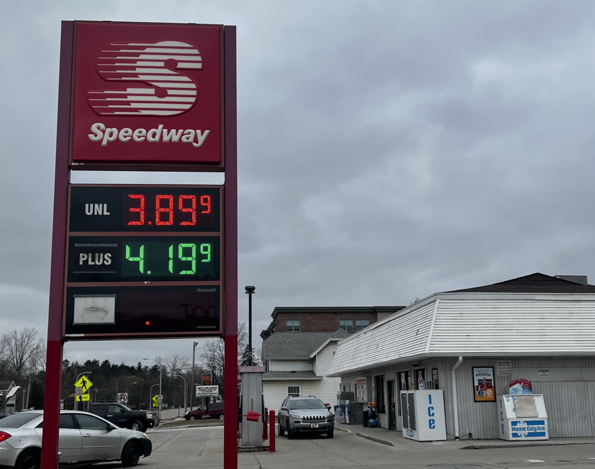 Speedway gas prices display weighing regular gas at $3.89 and premium plus gas at $4.19.